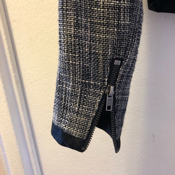 H&M cropped long sleeve jacket, size 2 - Picture 4 of 4